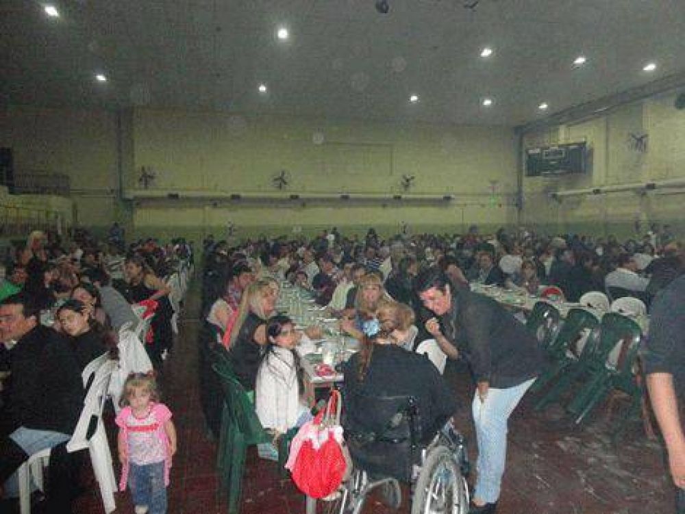 Los empleados municipales festejaron su d�a con una cena 
