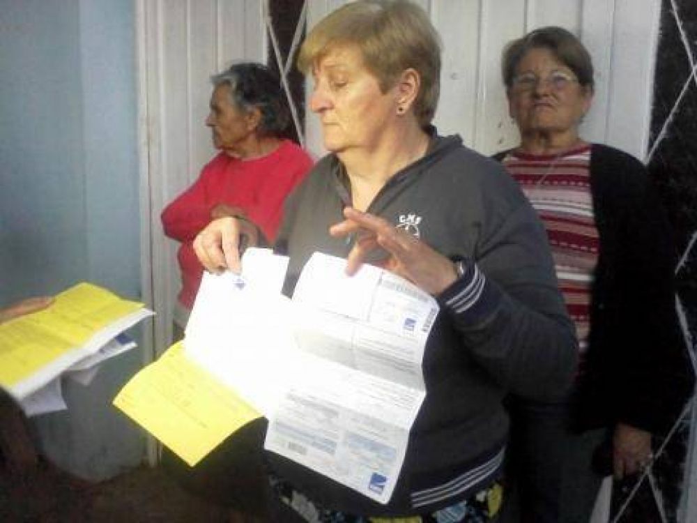 En barrio La Curva, cientos de reclamos por una sobrecarga de tensi�n el�ctrica