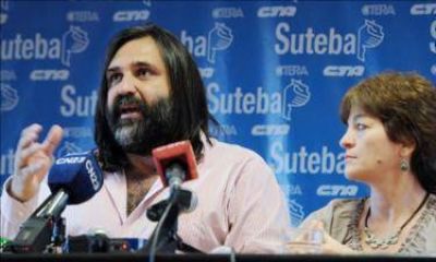 Los docentes bonaerenses exigen la regularizaci�n en el pago de los sueldos atrasados