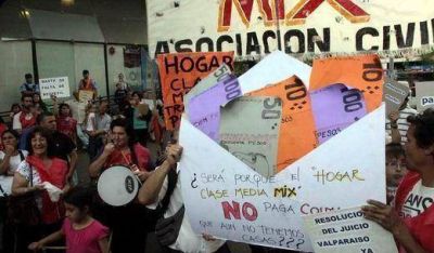 Nuevo reclamo de beneficiarios del Hogar Clase Media Mix