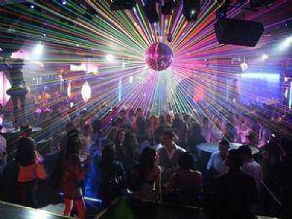 Pretenden limitar el horario de ingreso a locales bailables en la Ciudad