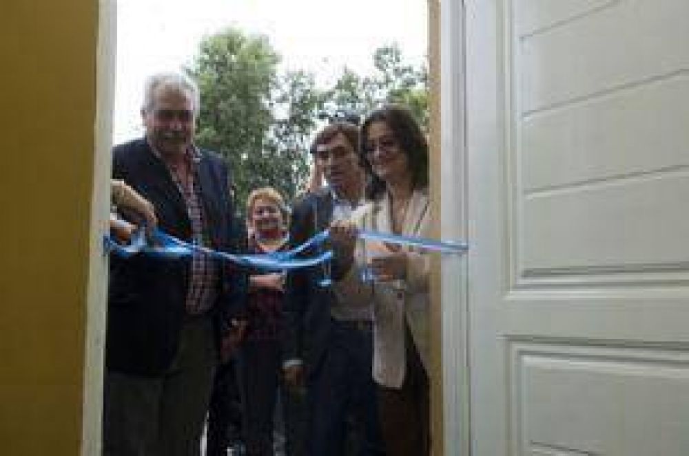 Corpacci entreg� aporte a productores de Santa Rosa e inaugur� un Puesto de Documentaci�n R�pida