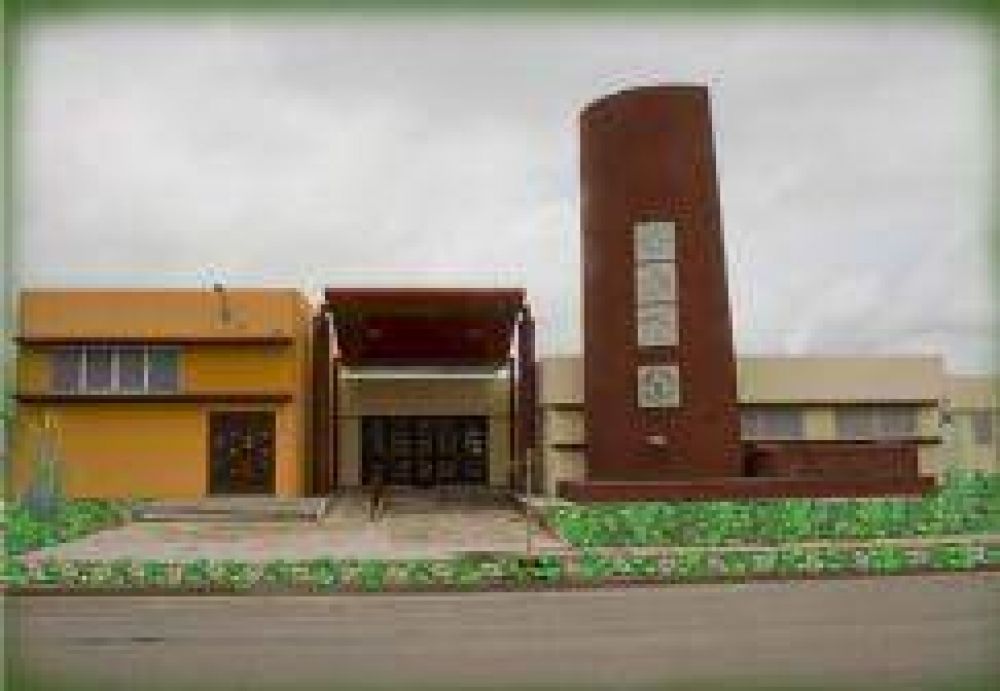 Imponen oficialmente el nombre de �Padre Hugo Salvato� a la escuela