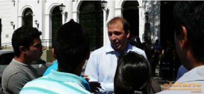 Un funcionario catamarque�o asegur�: "con cinco pesos como arroz con salchicha"