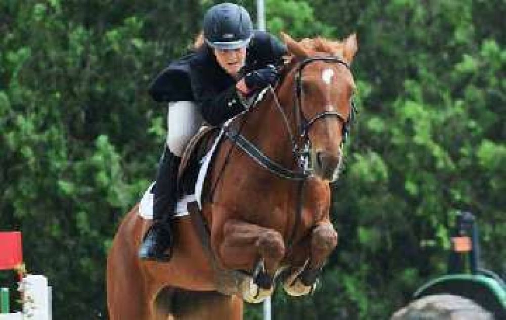 Equitaci�n: Martina Campi se lucio en el "Capricho" 