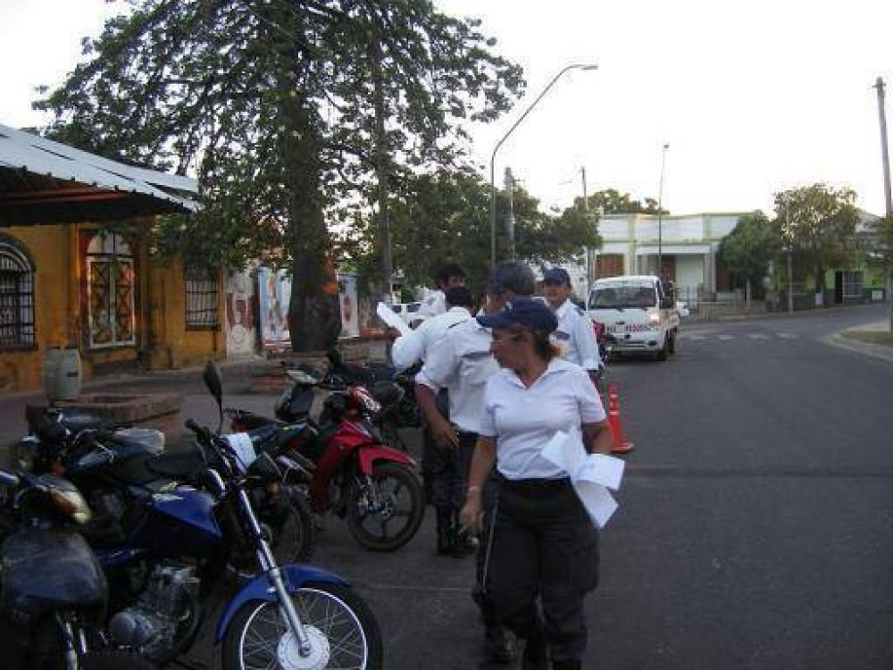 Retienen 30 motos en control vehicular