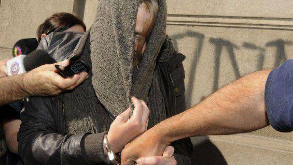 Se entreg� la pareja de Estefan�a Heit 