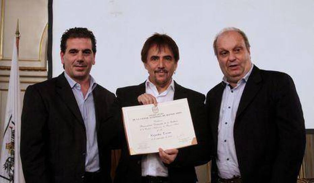 Homenajean a Alejandro Lerner en la Legislatura