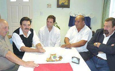 Firman convenio para instalar parque e�lico en Koluel Kayke.