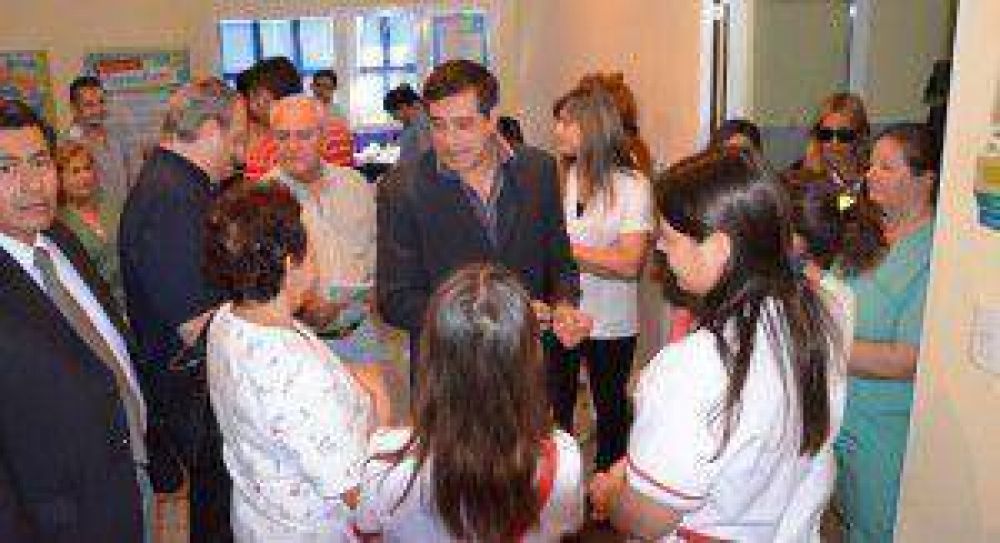 Entregan pr�tesis a vecinos del Mariano Moreno