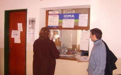 M�dicos no descartan dejar de atender a afiliados de IOMA