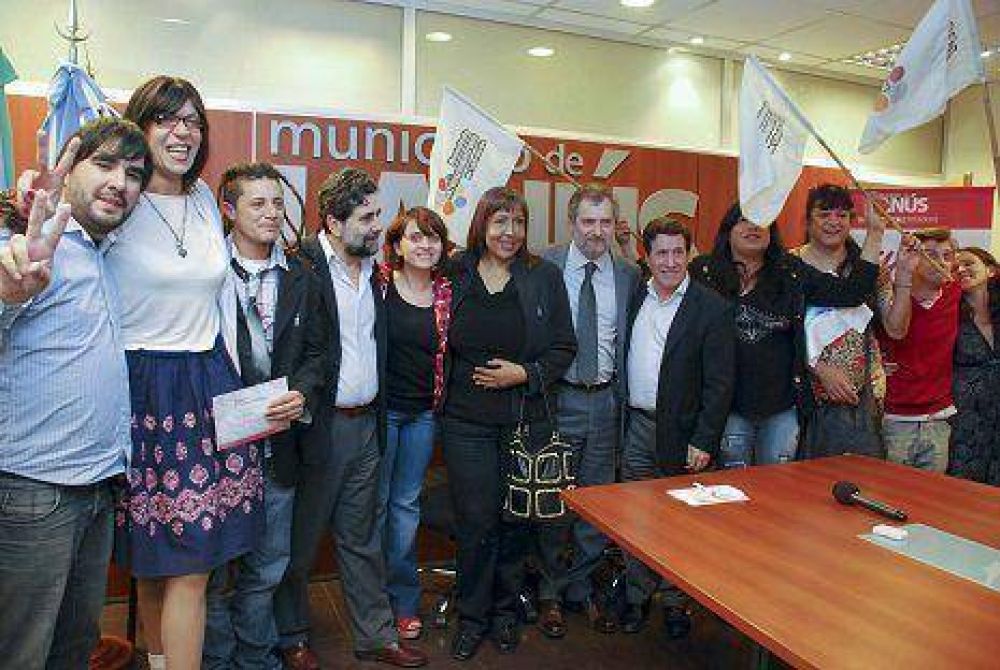 Lans: firman un convenio para la accesibilidad laboral de la poblacin transexual, travesti y transgnero