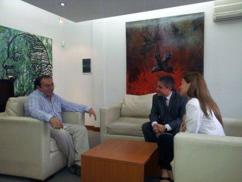 Candidatos a ocupar el Colegio de Abogados en la capital visitaron la APT 
