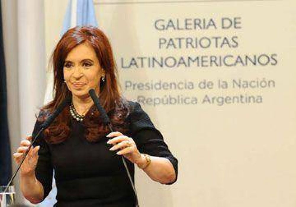 Cristina inaugura obras, sin Peralta, en Calafate