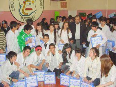 En Santa Cruz, Naci�n entreg� m�s de 17 mil netbooks