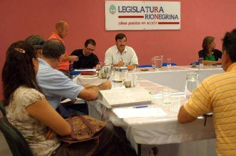 Desacuerdos en el gabinete de Saiz demoran los anuncios salariales.