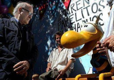Inauguraron una escultura de Clemente en el Paseo de la Historieta