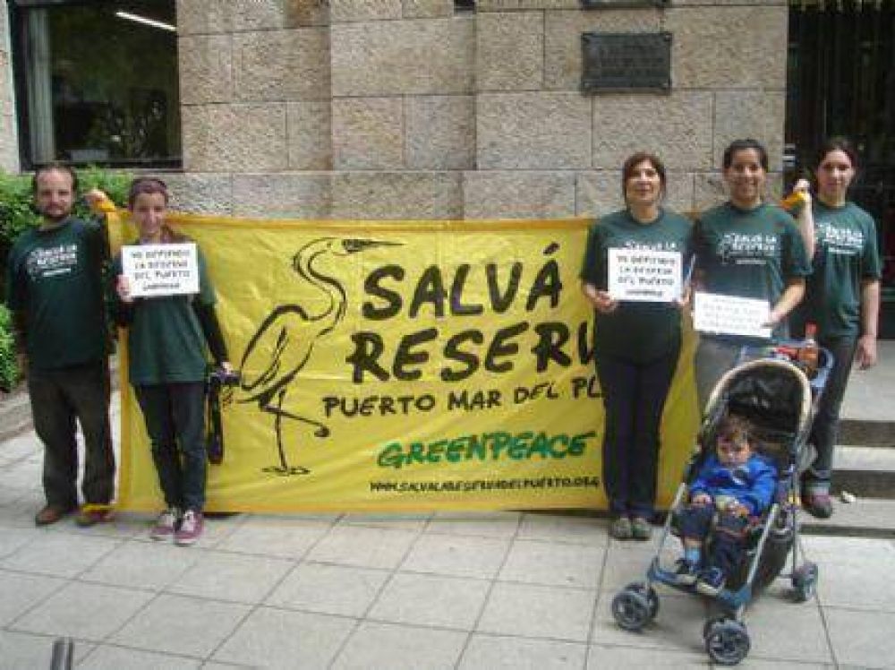 Greenpeace llev� adelante una jornada de concientizaci�n por la Reserva Natural del Puerto