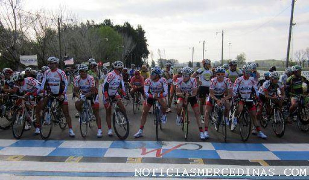 Regresa el ciclismo al �valo del parque