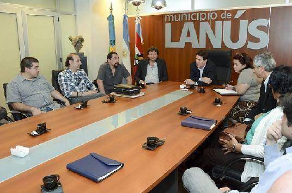 EL INTENDENTE DE LAN�S DAR�O D�AZ P�REZ SE REUNI� CON DIRECTIVOS DE ESCUELAS T�CNICAS