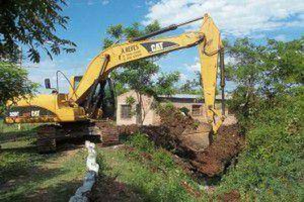 En Yuto ejecutan tareas de limpieza en canales de desag�e 
