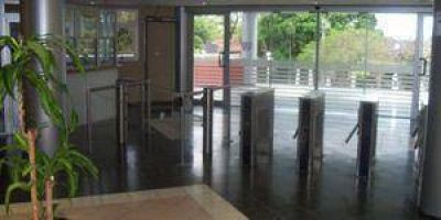 Judiciales levantan la medida de retirarse todos los d�as a las 11:30