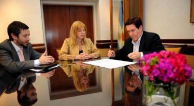 Firmaron desendeudamiento de Lan�s