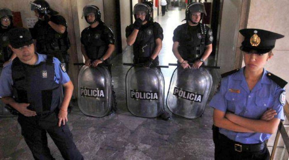 El "Gato" Araya, h�per custodiado en un juicio 
