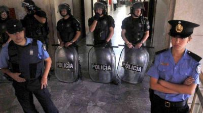El "Gato" Araya, h�per custodiado en un juicio 