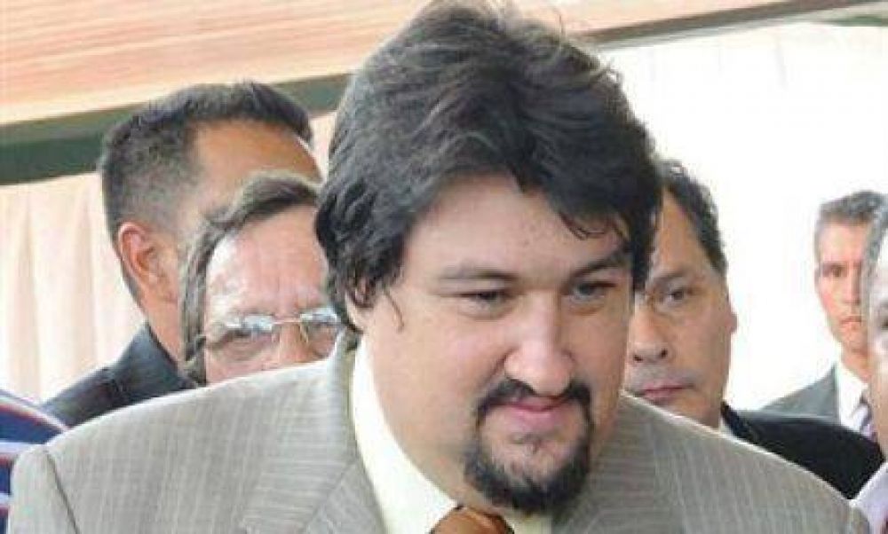Closs dijo que en noviembre pagar� lo acordado con Polic�as 