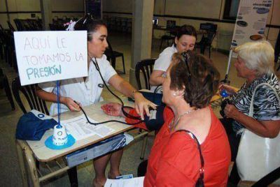 El D�a de la Diabetes ilumin� de azul la Casa de la Cultura