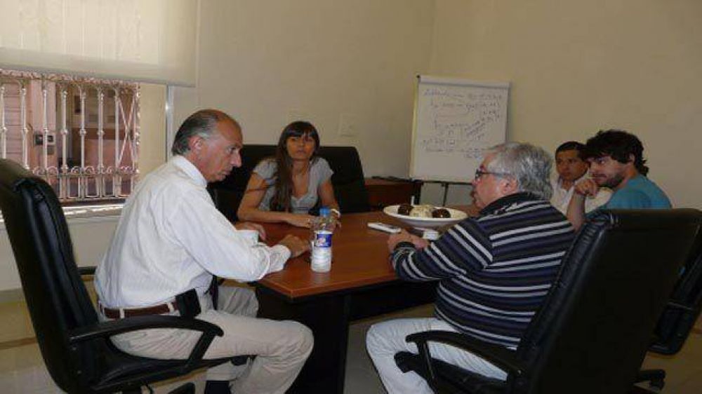 Gestionan viviendas para municipales de Victoria