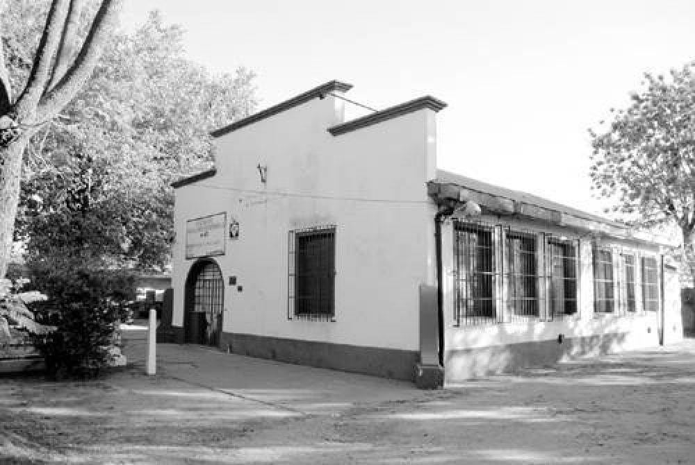Ingresaron a robar en una escuela luego de arrancar una reja