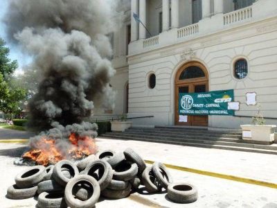 Manifestaci�n de trabajadores municipales afiliados a ATE