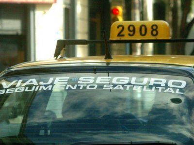 La Municipalidad sali� al cruce de los taxistas y dijo que el GPS "es algo que se va a instalar"