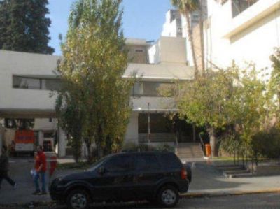 Asesinaron de un balazo en la cabeza a un polic�a en la puerta de su casa para robarle la moto