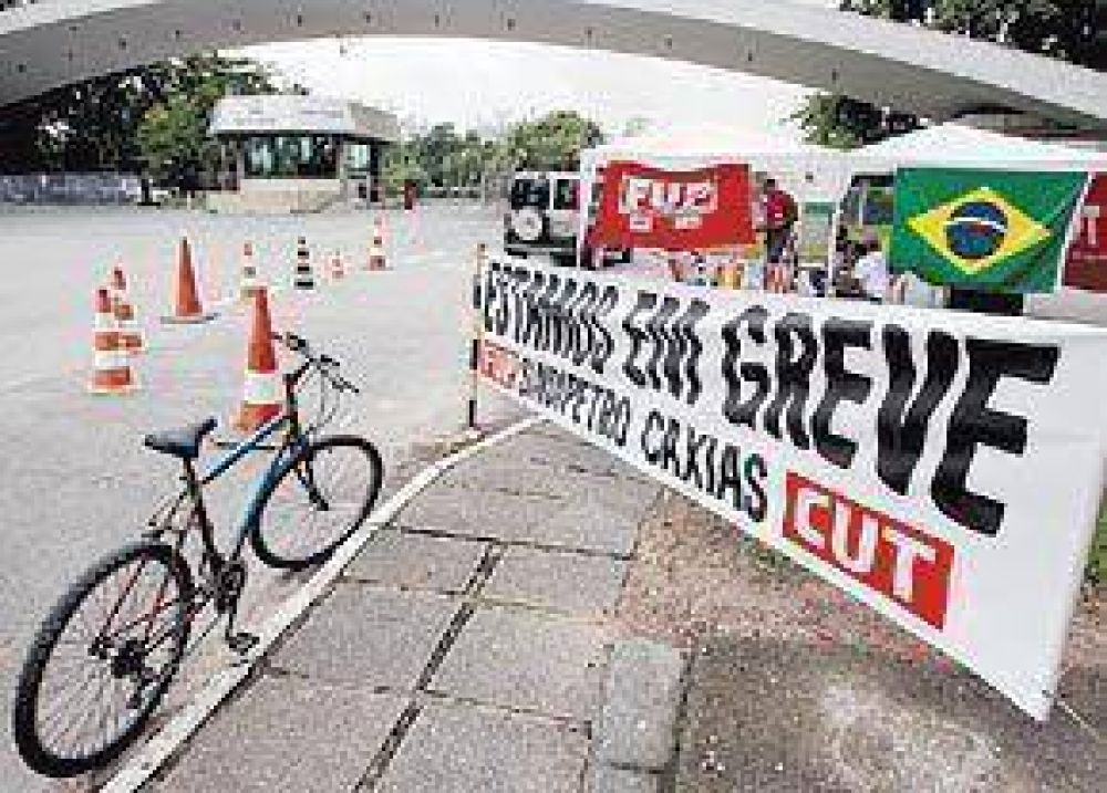 Una huelga paraliza los pozos y las plataformas de Petrobr�s