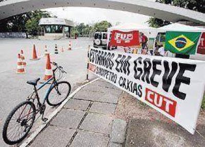 Una huelga paraliza los pozos y las plataformas de Petrobr�s