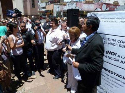 Realizaron un acto en defensa de la Justicia