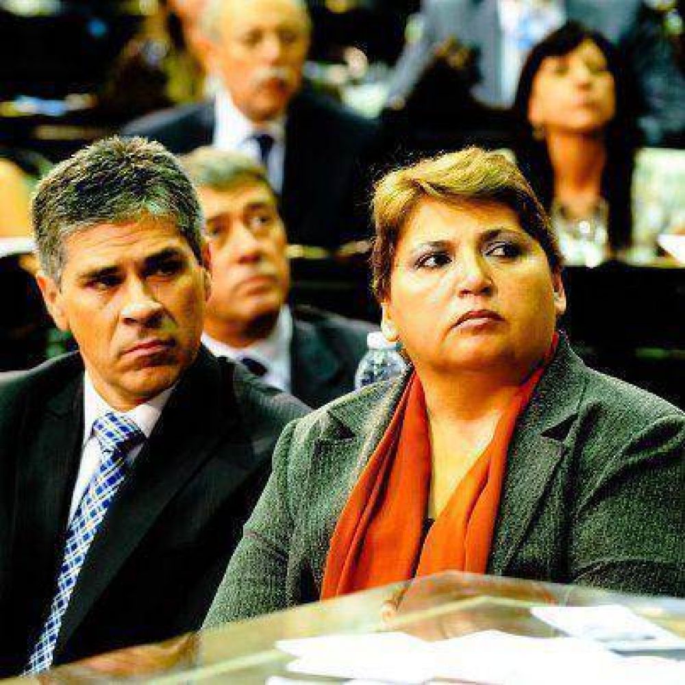 Senadora K en guerra total con su gobernador