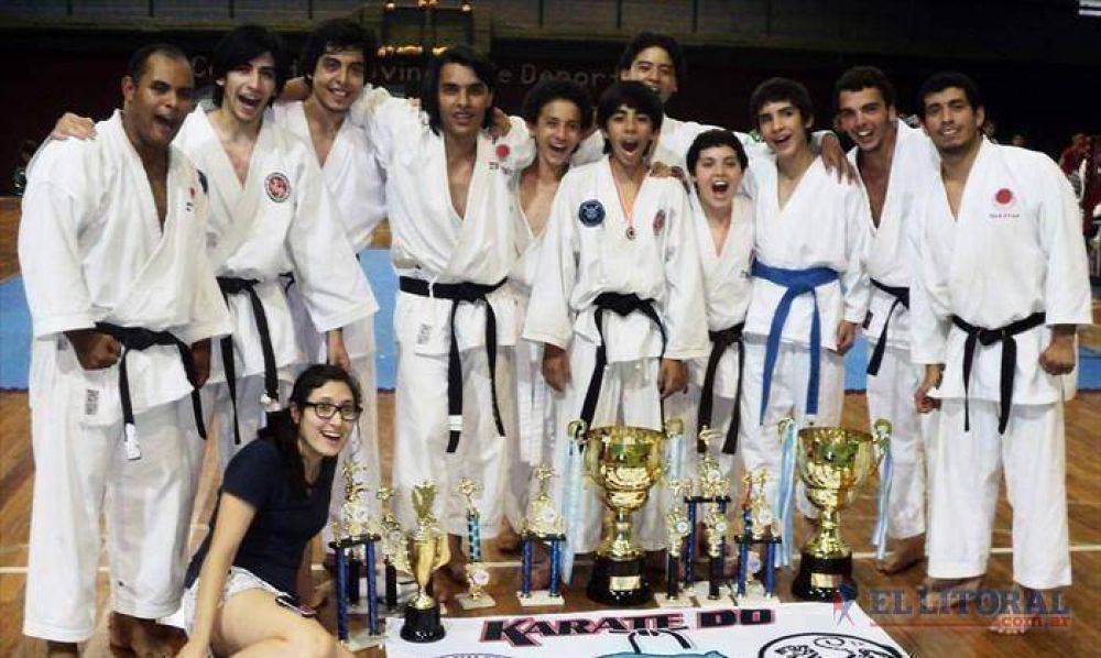 Brillante labor de correntinos en torneo imternacional de karate