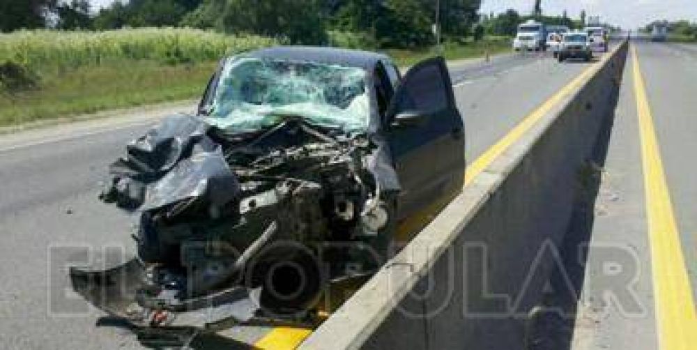 Un hombre result� con heridas luego de chocar con un cami�n en ruta 51