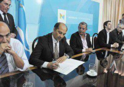 Nuevos cruces entre el Municipio y el EPAS durante la firma de un convenio 