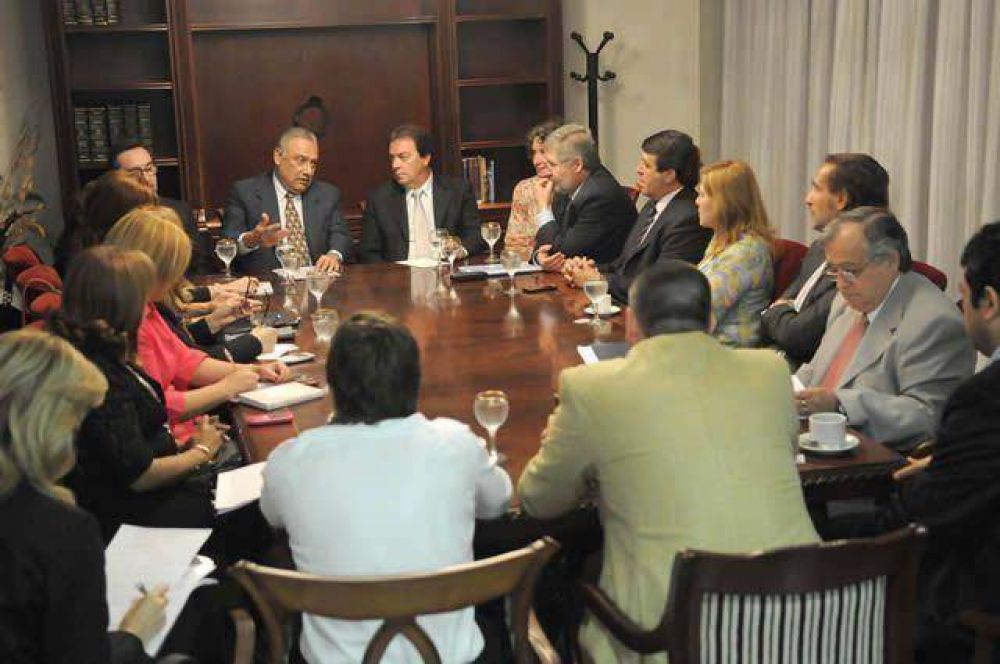 Jim�nez defendi� el presupuesto de $ 17.000 millones para el 2013 