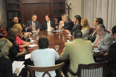 Jim�nez defendi� el presupuesto de $ 17.000 millones para el 2013 