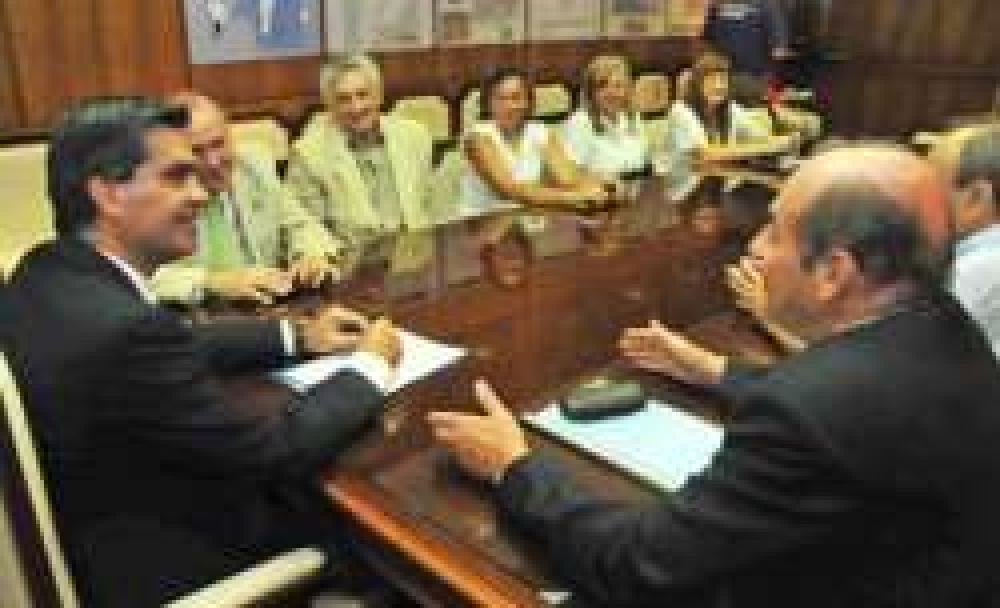 Analizaron la obra de la pista sint�tica de atletismo 	