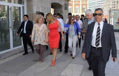 De Luc�a afirm� que se trabaja en el pago de salarios adeudados