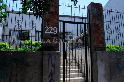 Allanaron un prost�bulo encubierto en Barrio Sur 