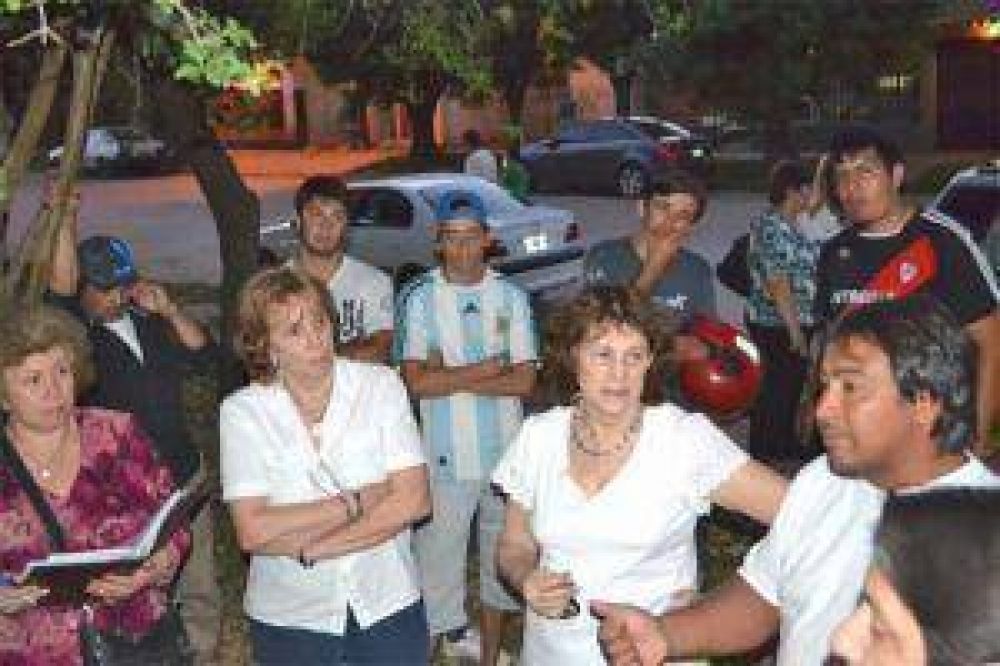  Vecinos, cansados de robos, vuelven a exigir a Secheep por alumbrado p�blico