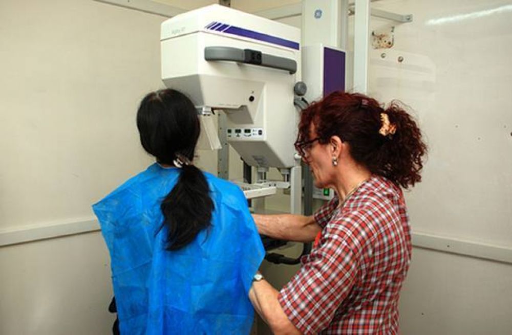 M�s de 150 mujeres se realizaron controles en el mam�grafo m�vil